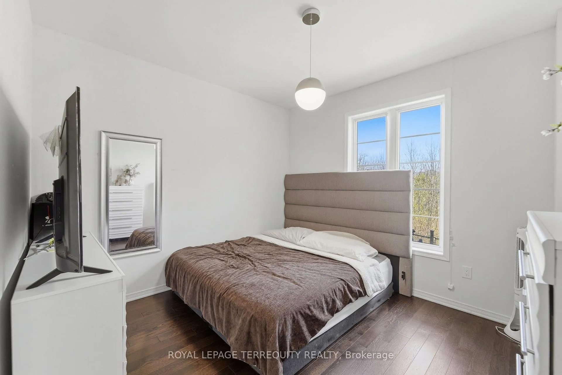 Photo 9 of 65 Cactus Crescent, Hamilton, Stoney Creek Mountain — HOMEH