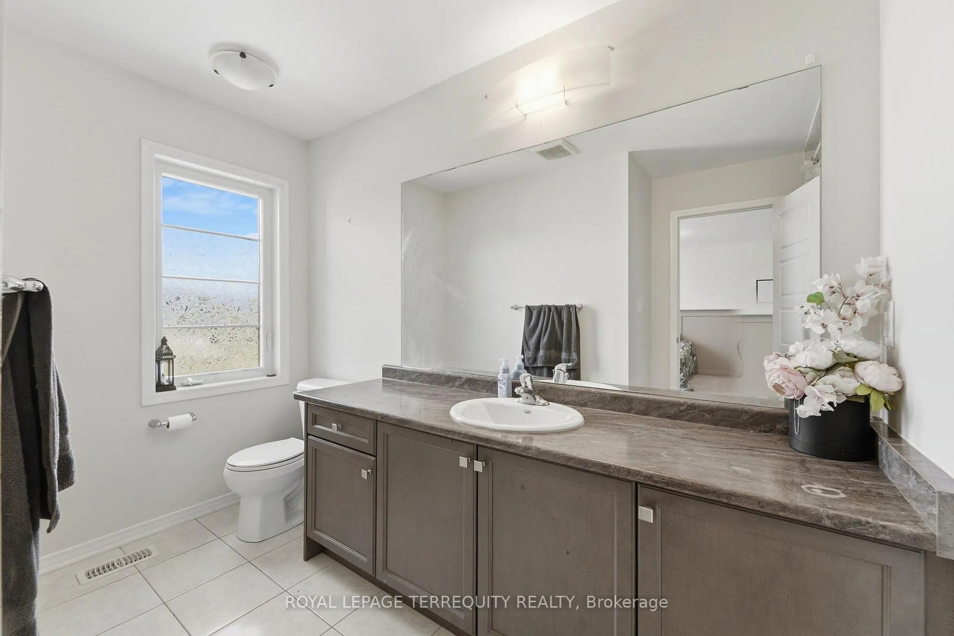 Photo 18 of 65 Cactus Crescent, Hamilton, Stoney Creek Mountain — HOMEH