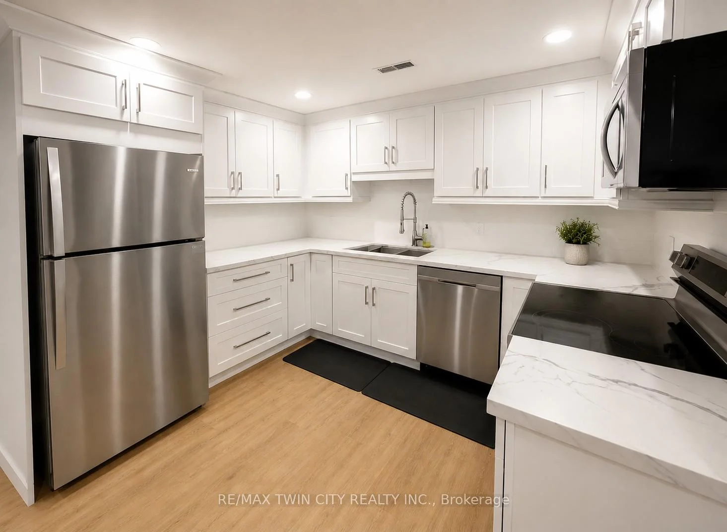 Photo 2 of 22 Hebel Place, Kitchener, Cedar Hill — HOMEH