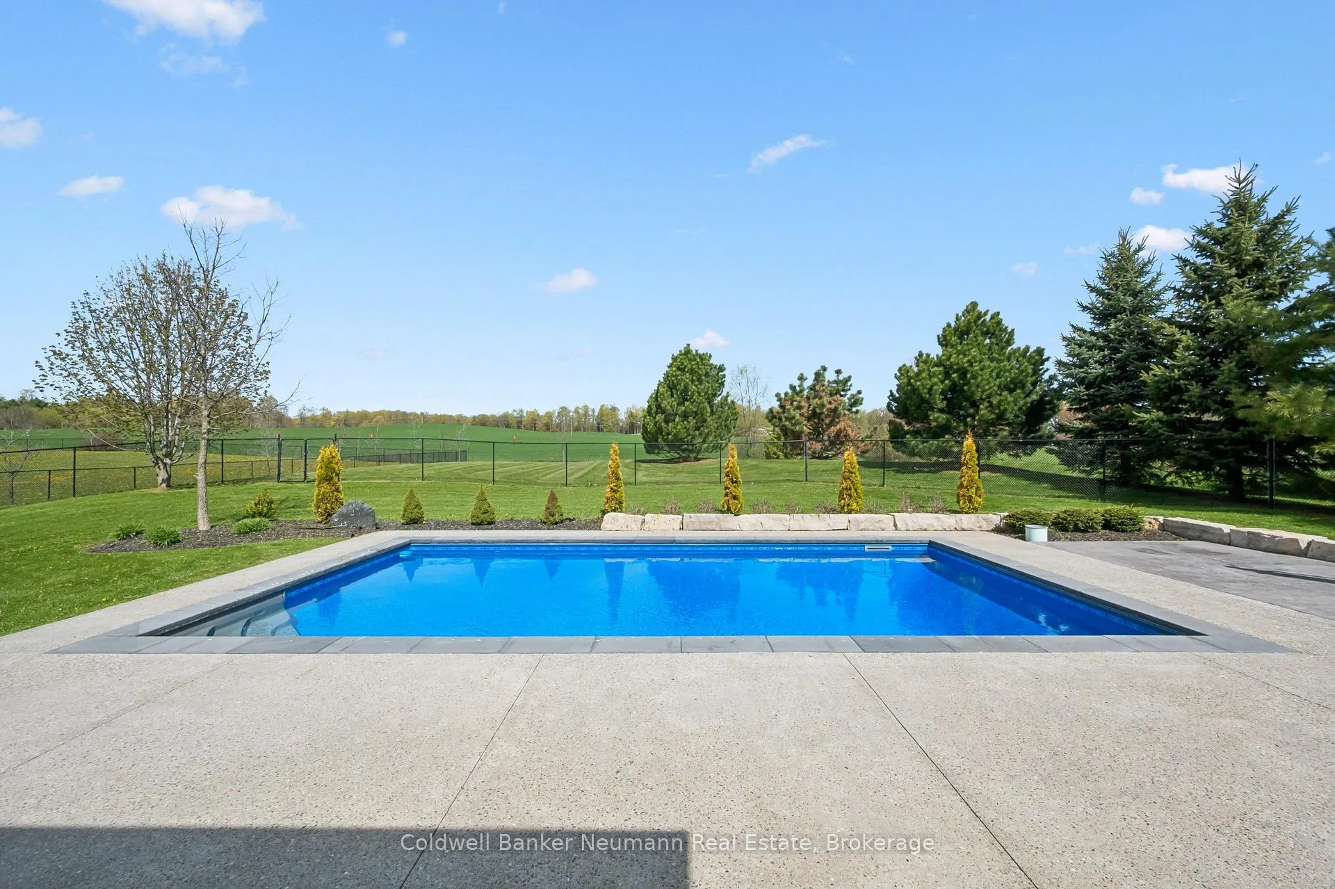 Photo 35 of 23 Old Ruby Lane, Puslinch, Rural Puslinch East — HOMEH