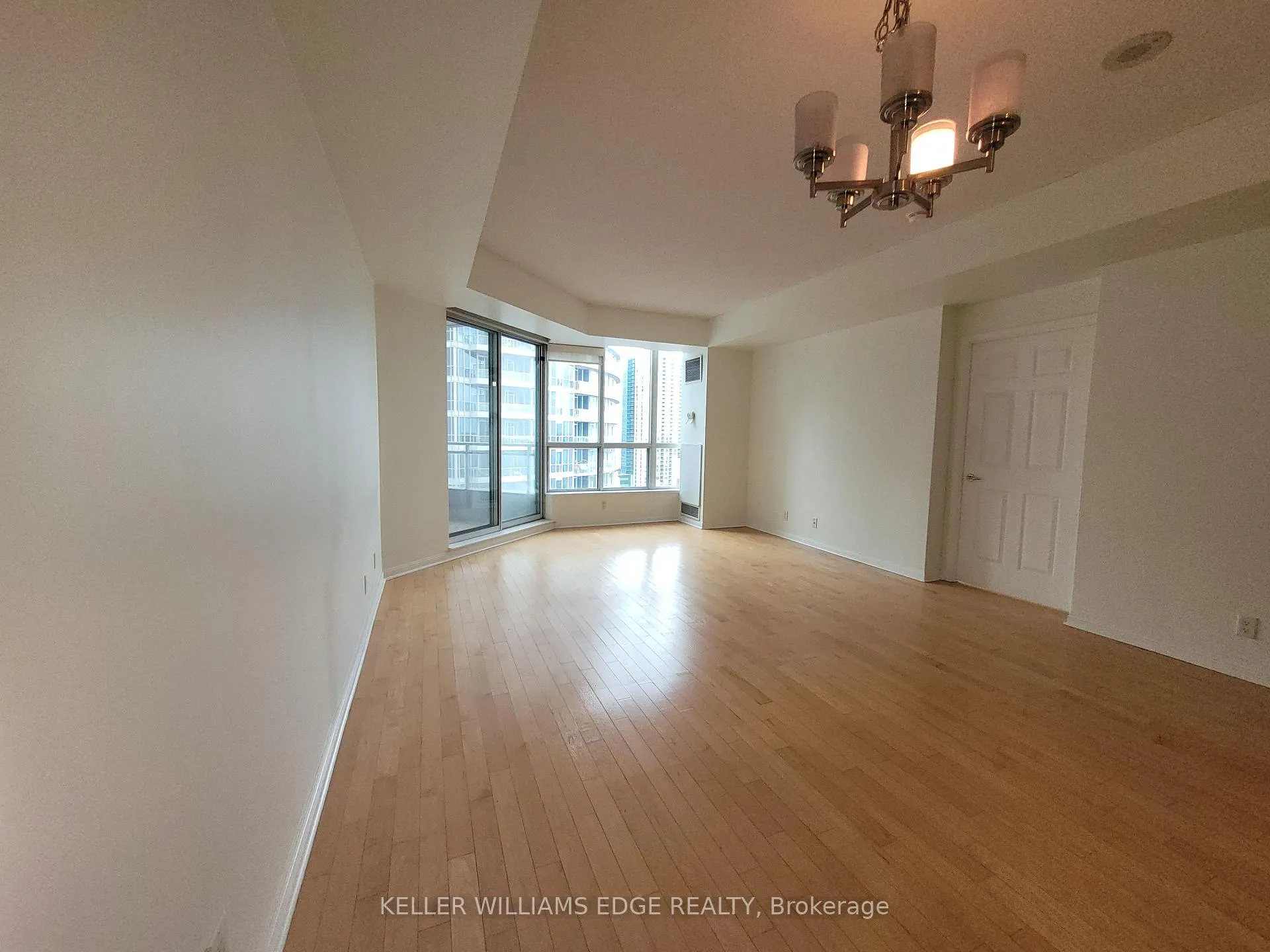 Photo 9 of Unit 2203, 228 Queens Quay W, Toronto, Waterfront Communities — HOMEH