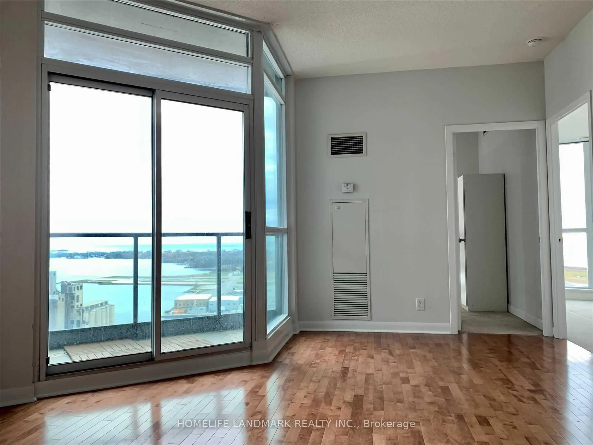 Photo 5 of Unit 3004, 600 Fleet Street, Toronto, Niagara — HOMEH