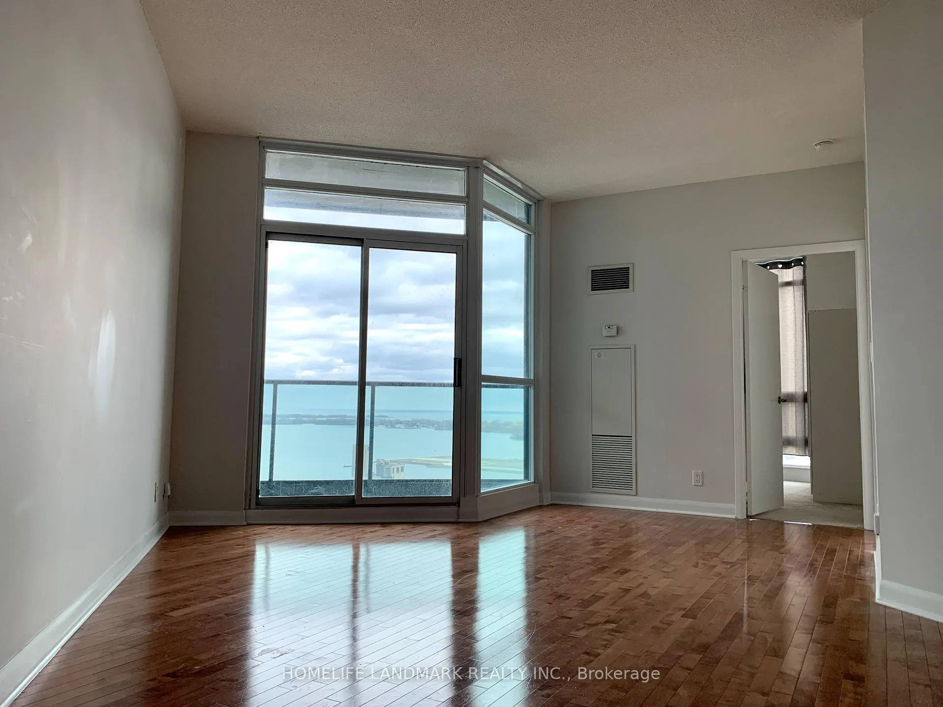 Photo 12 of Unit 3004, 600 Fleet Street, Toronto, Niagara — HOMEH