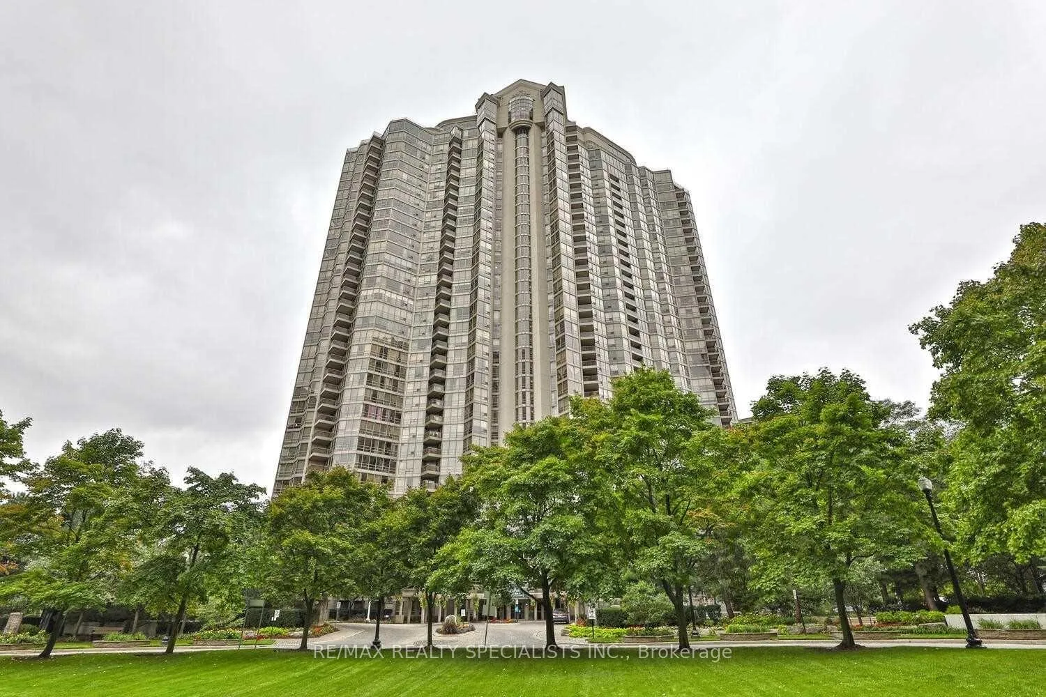 Front of Unit 601, 45 Kingsbridge Garden Circle
