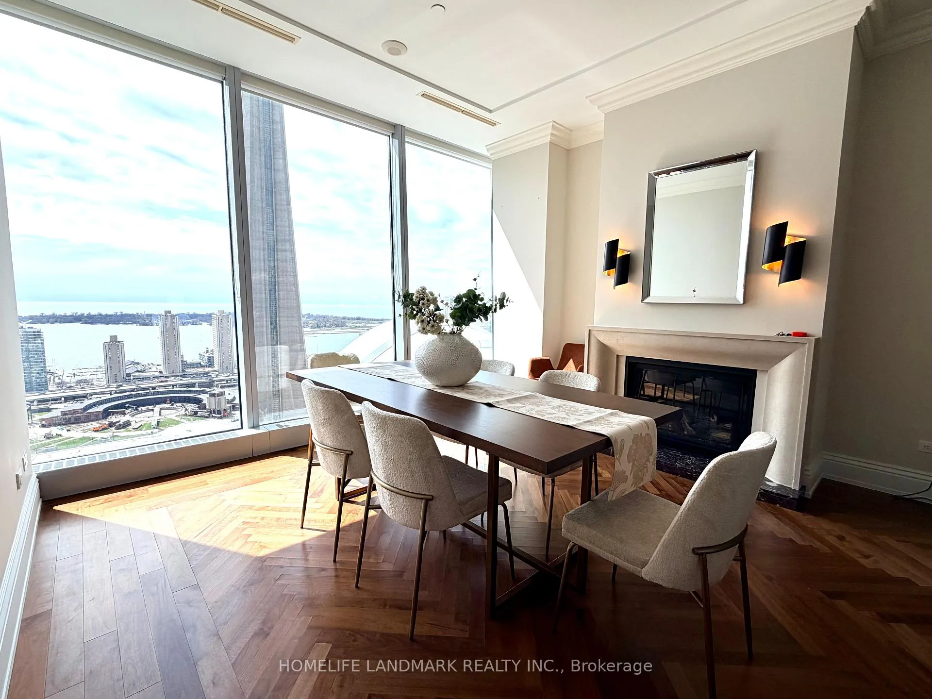 Front of Unit 2805, 183 Wellington Street W