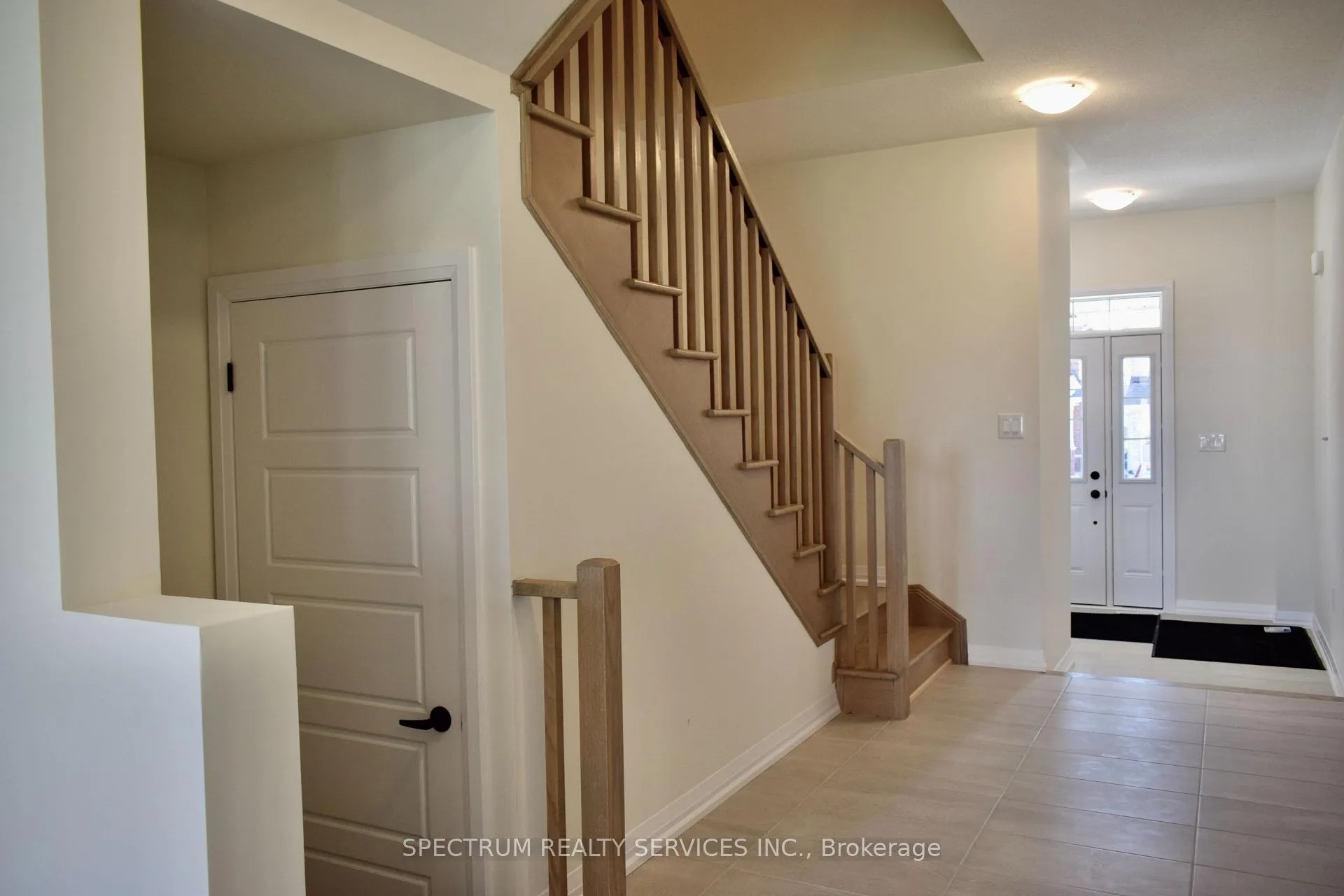 Photo 5 of 2162 Grainger Loop, Innisfil, Rural Innisfil — HOMEH