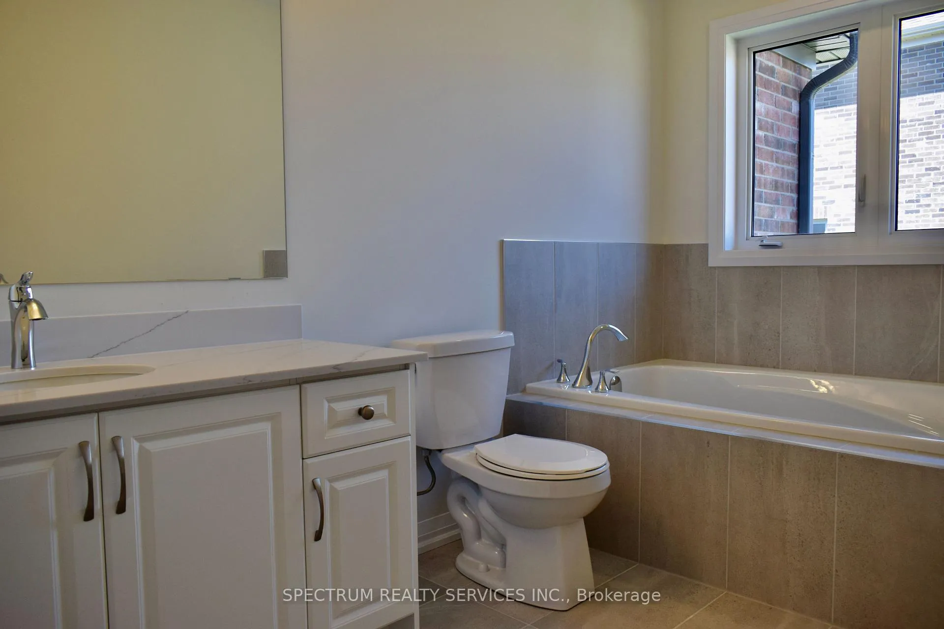 Photo 12 of 2162 Grainger Loop, Innisfil, Rural Innisfil — HOMEH