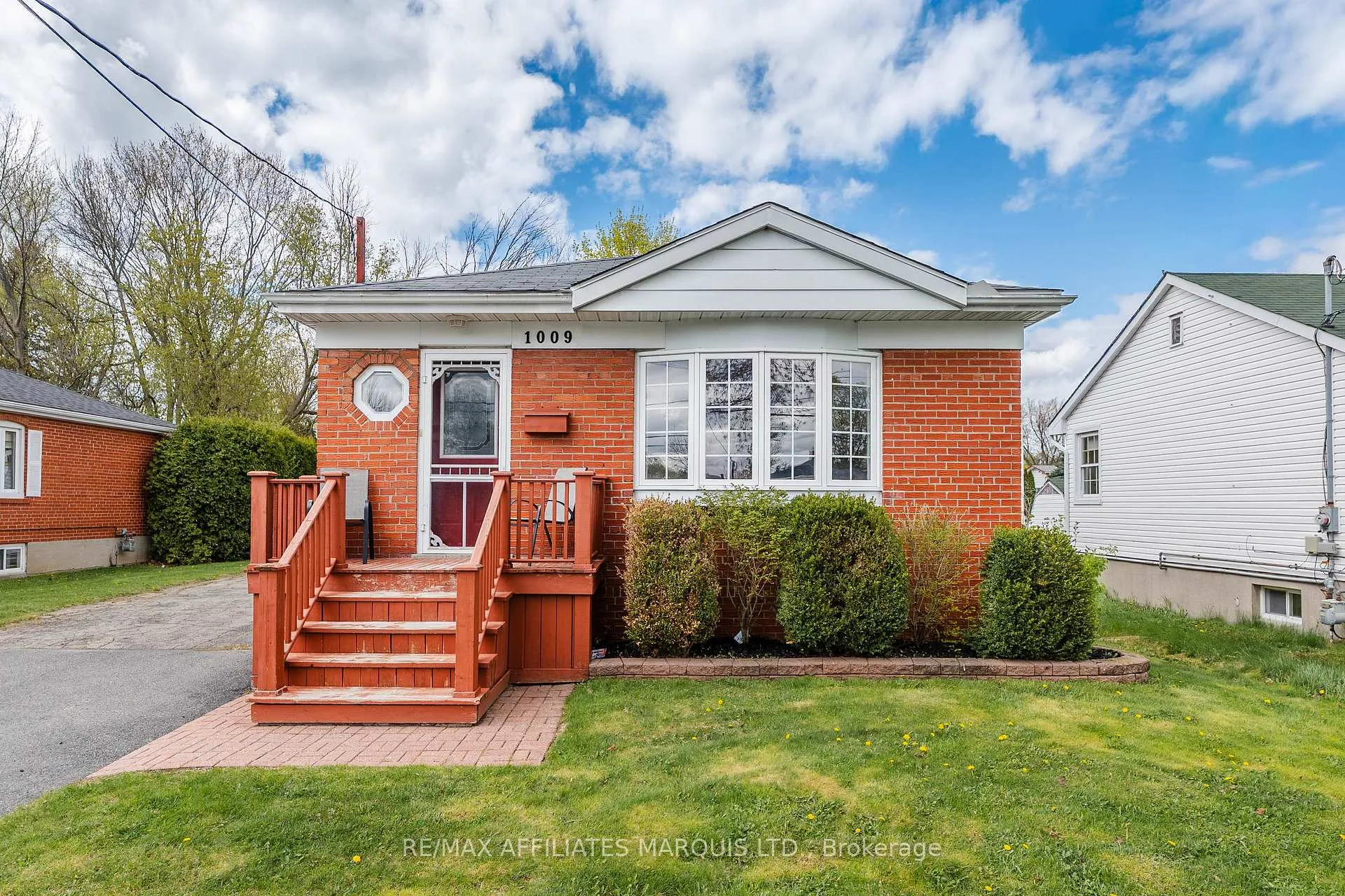 Photo 3 of 1009 Leonard Avenue, Cornwall — HOMEH