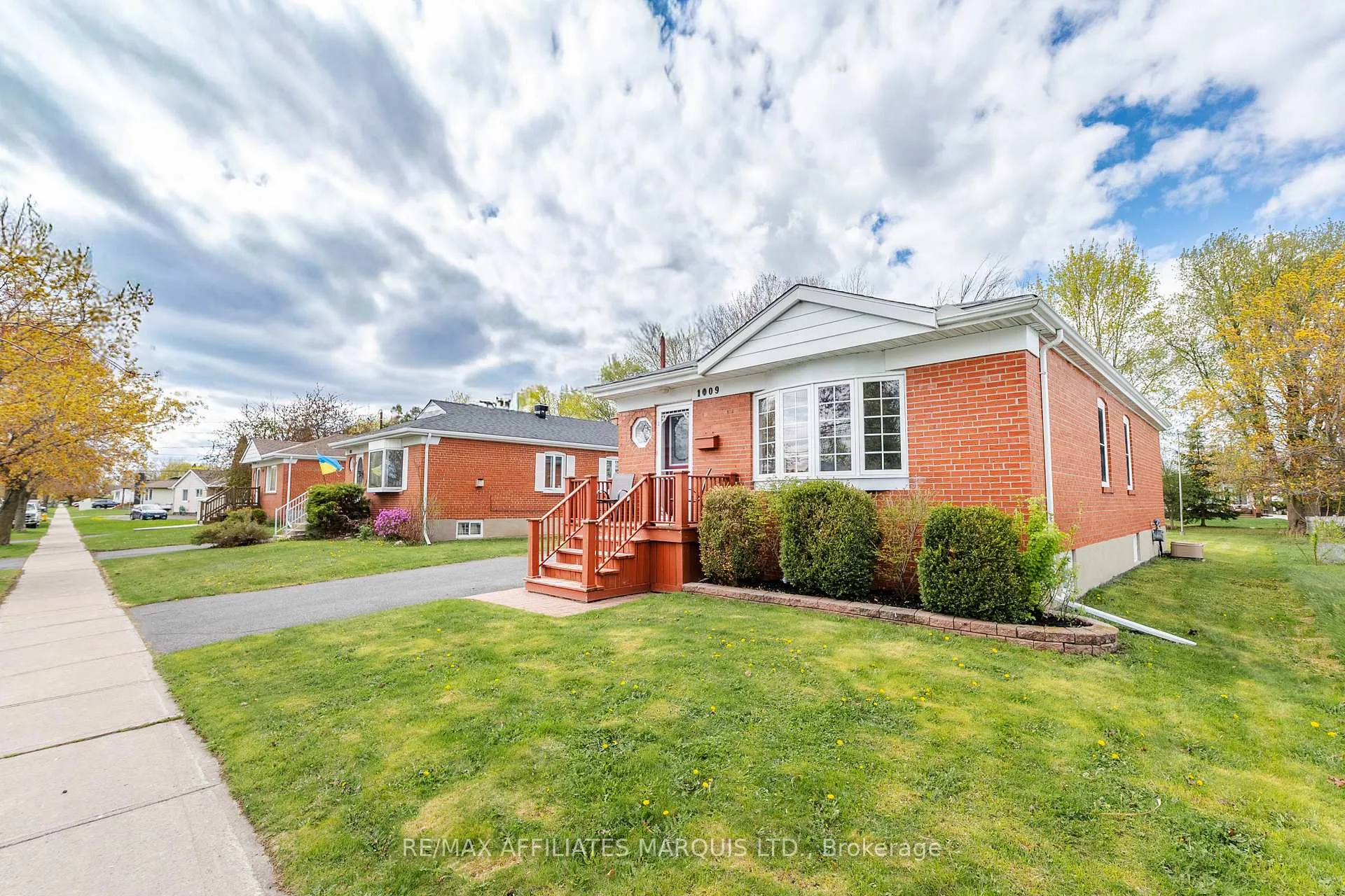 Photo 4 of 1009 Leonard Avenue, Cornwall — HOMEH