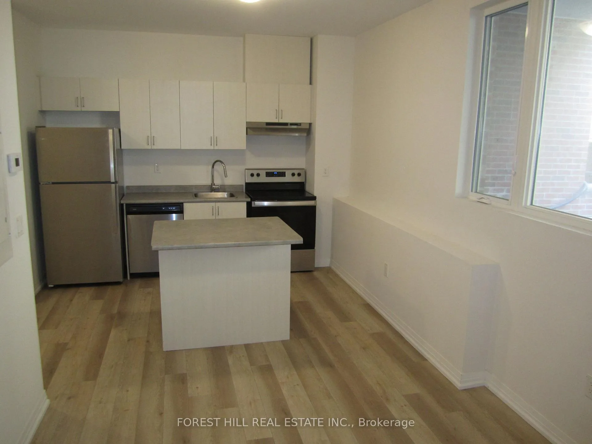 Photo 11 of Unit 112, 8010 Kipling Avenue, Vaughan, West Woodbridge — HOMEH
