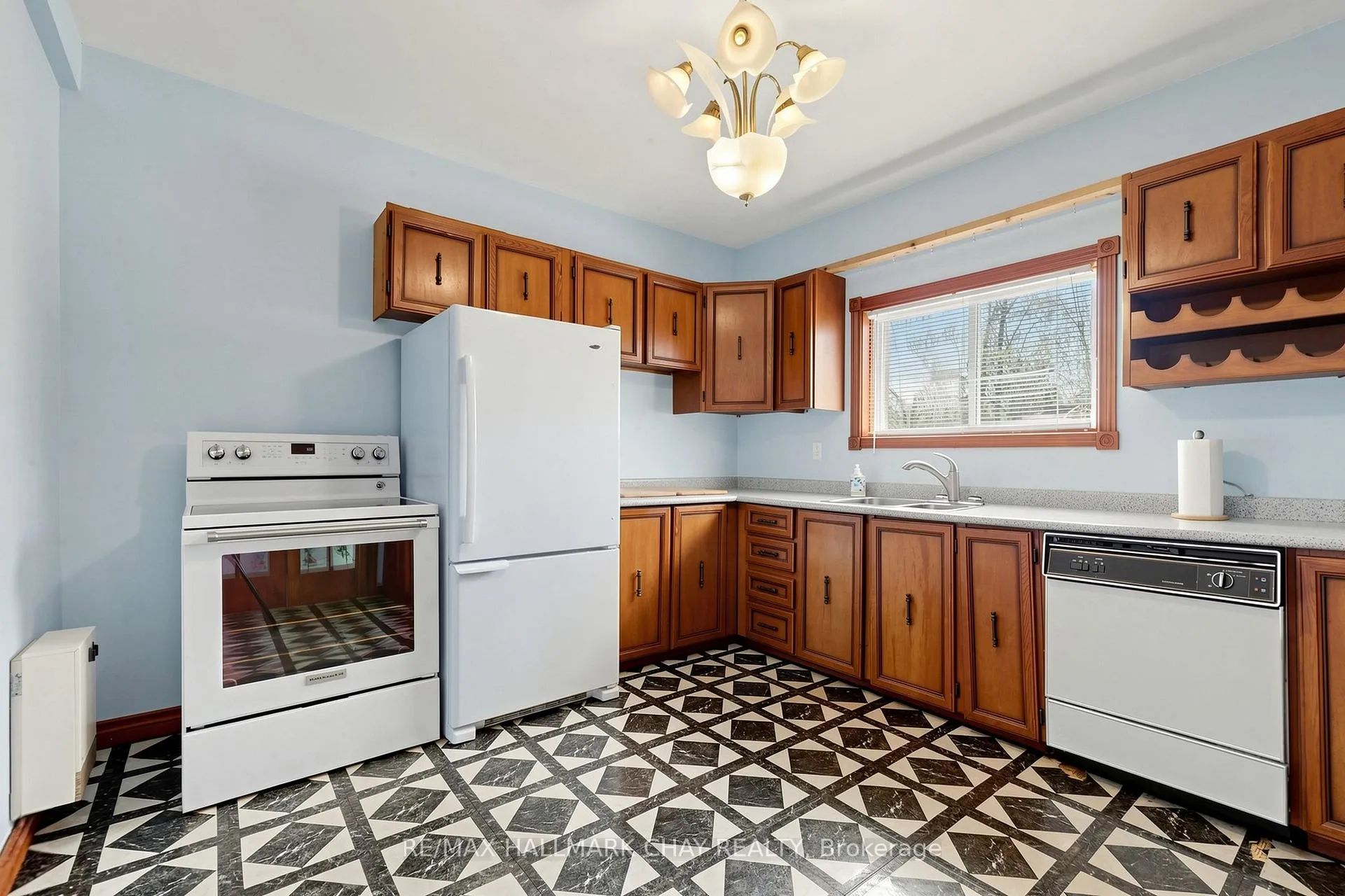 Photo 10 of 255 Poplar Avenue, Tay, Port McNicoll — HOMEH