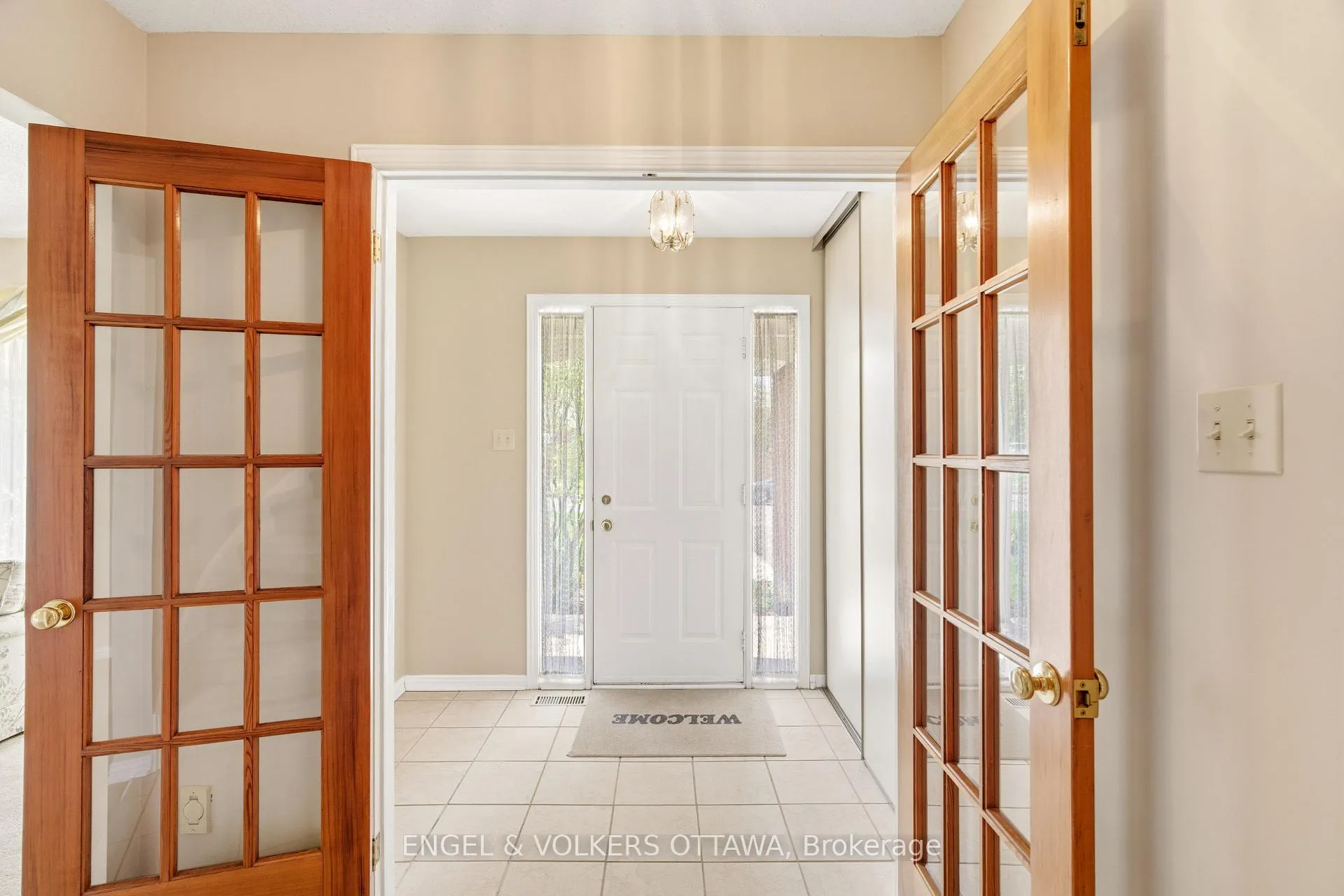 Photo 5 of 90 Topley Crescent, Ottawa, Hunt Club Park — HOMEH