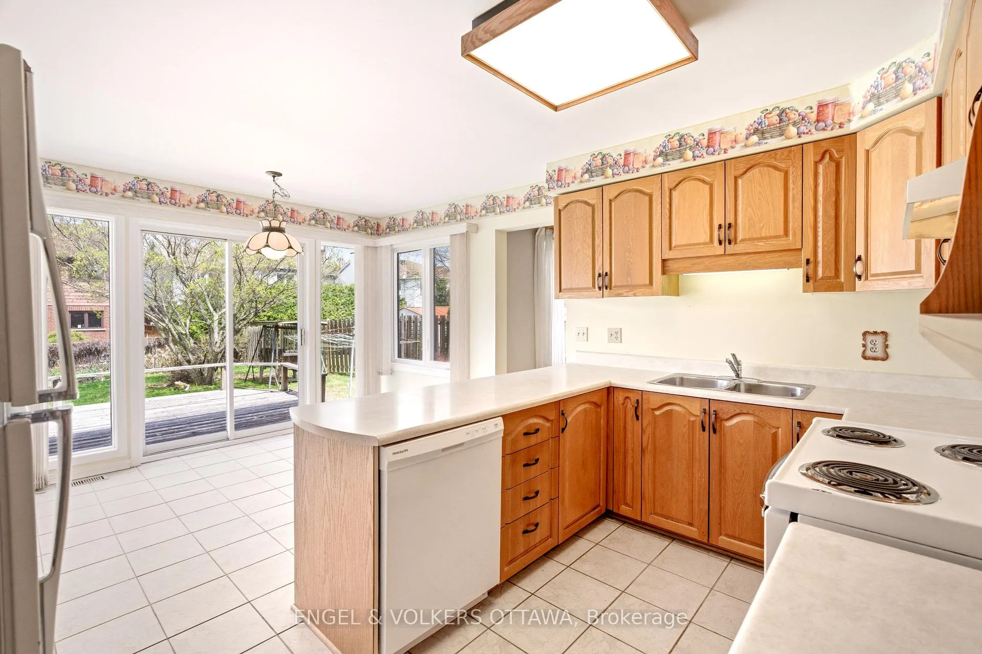 Photo 12 of 90 Topley Crescent, Ottawa, Hunt Club Park — HOMEH