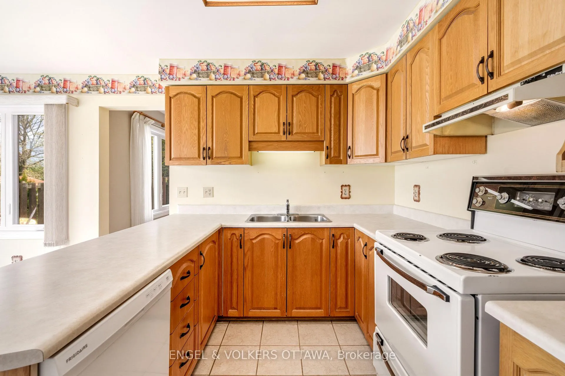 Photo 16 of 90 Topley Crescent, Ottawa, Hunt Club Park — HOMEH