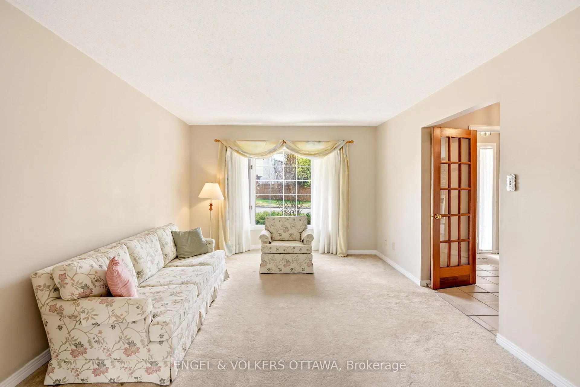 Photo 17 of 90 Topley Crescent, Ottawa, Hunt Club Park — HOMEH