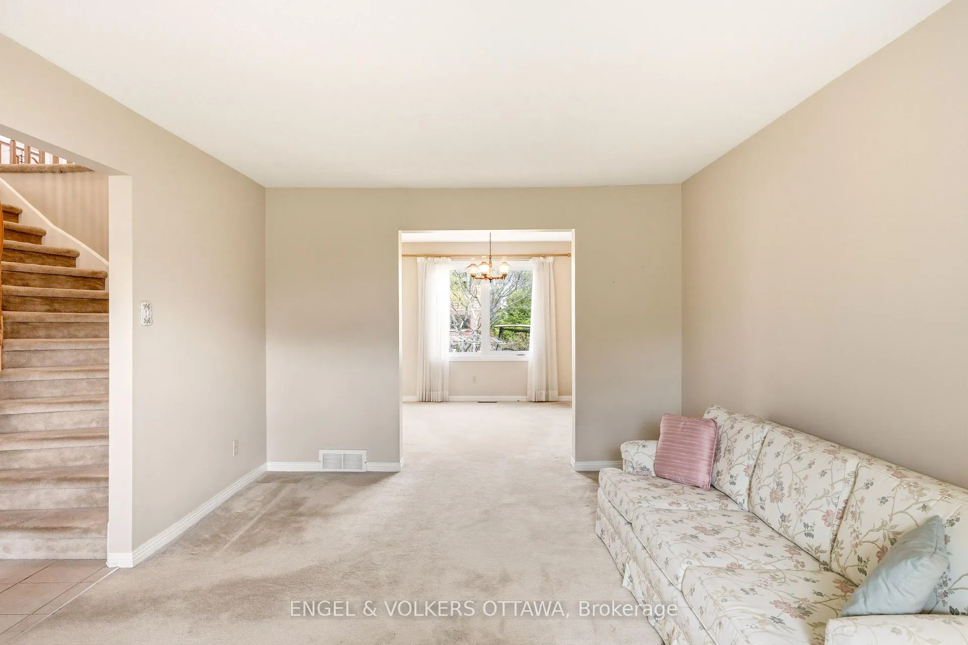 Photo 18 of 90 Topley Crescent, Ottawa, Hunt Club Park — HOMEH