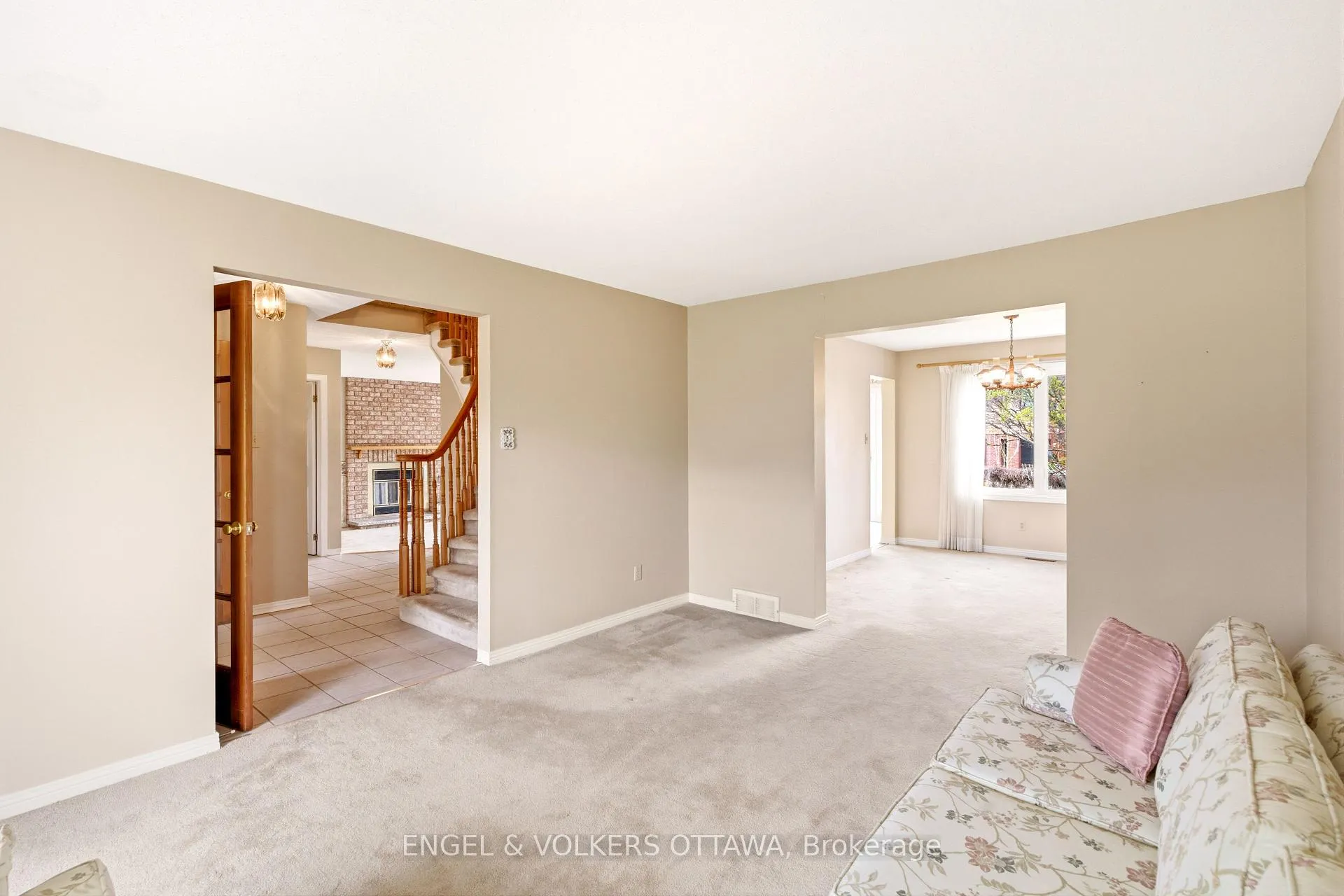 Photo 20 of 90 Topley Crescent, Ottawa, Hunt Club Park — HOMEH