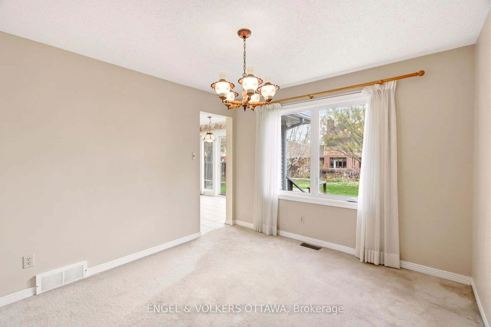 Photo 21 of 90 Topley Crescent, Ottawa, Hunt Club Park — HOMEH