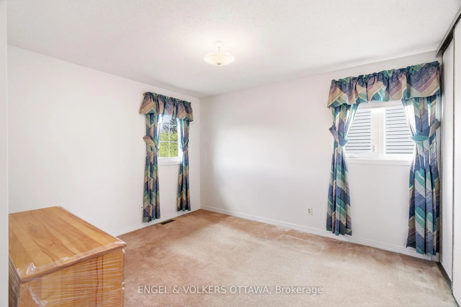 Photo 36 of 90 Topley Crescent, Ottawa, Hunt Club Park — HOMEH