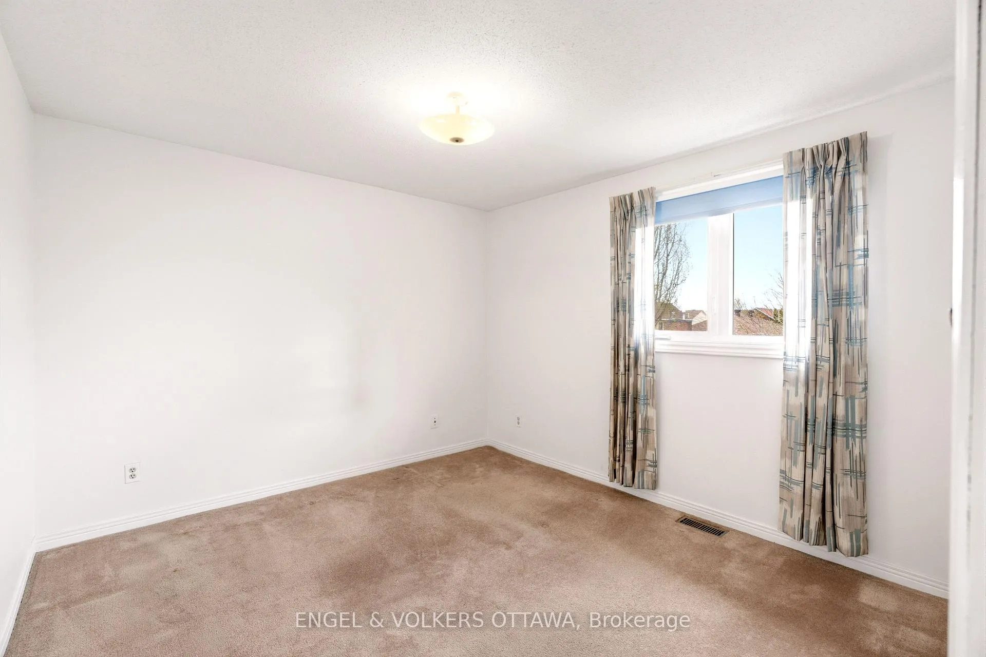 Photo 38 of 90 Topley Crescent, Ottawa, Hunt Club Park — HOMEH
