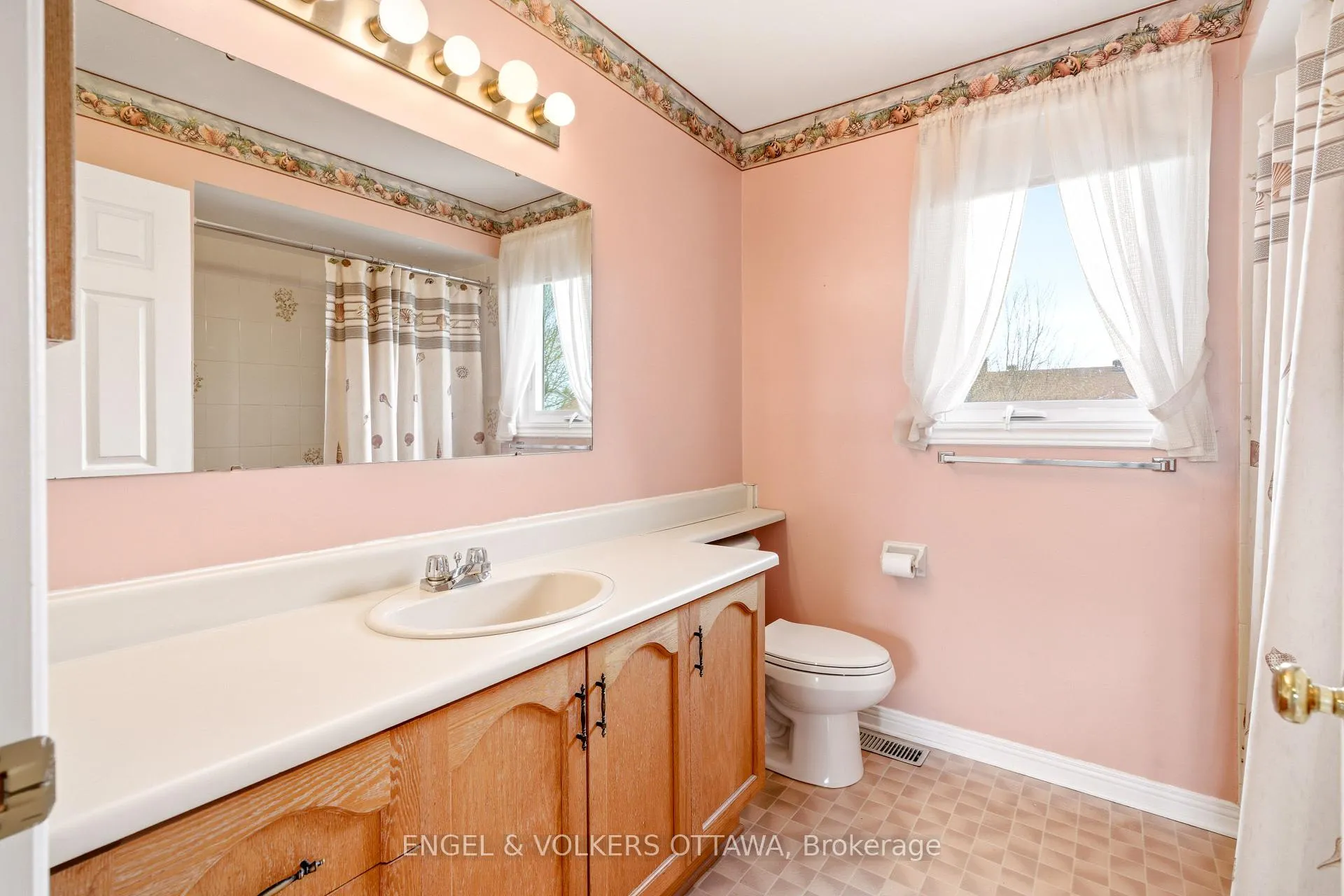 Photo 40 of 90 Topley Crescent, Ottawa, Hunt Club Park — HOMEH