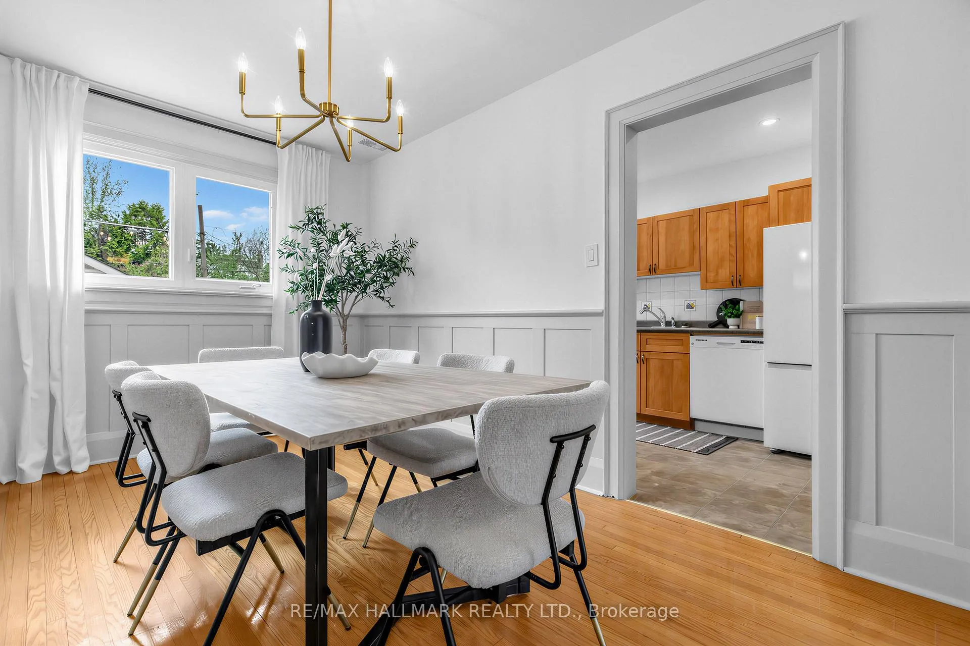 Photo 11 of 34 Springdale Boulevard, Toronto, Danforth Village-East York — HOMEH