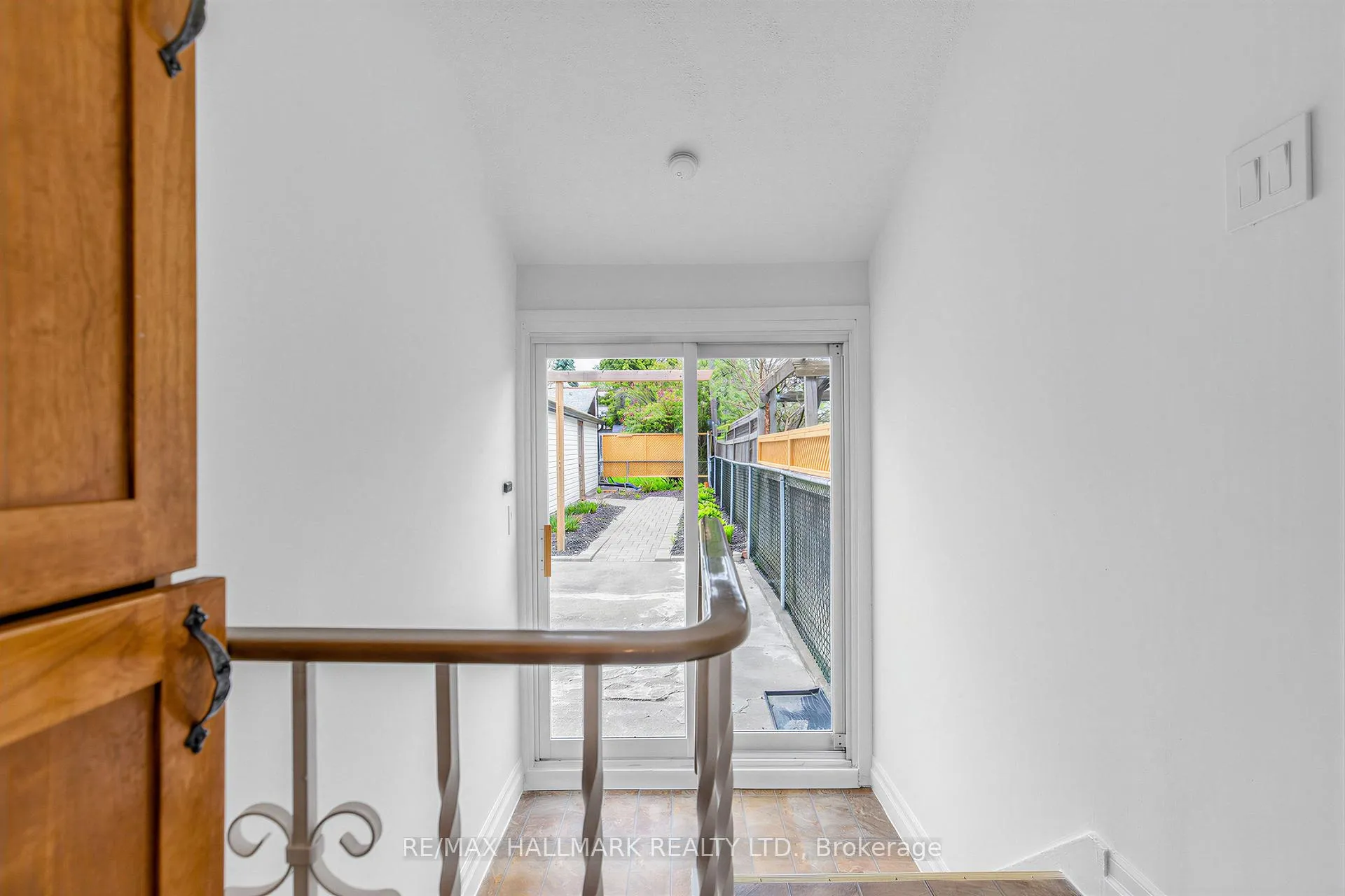 Photo 17 of 34 Springdale Boulevard, Toronto, Danforth Village-East York — HOMEH
