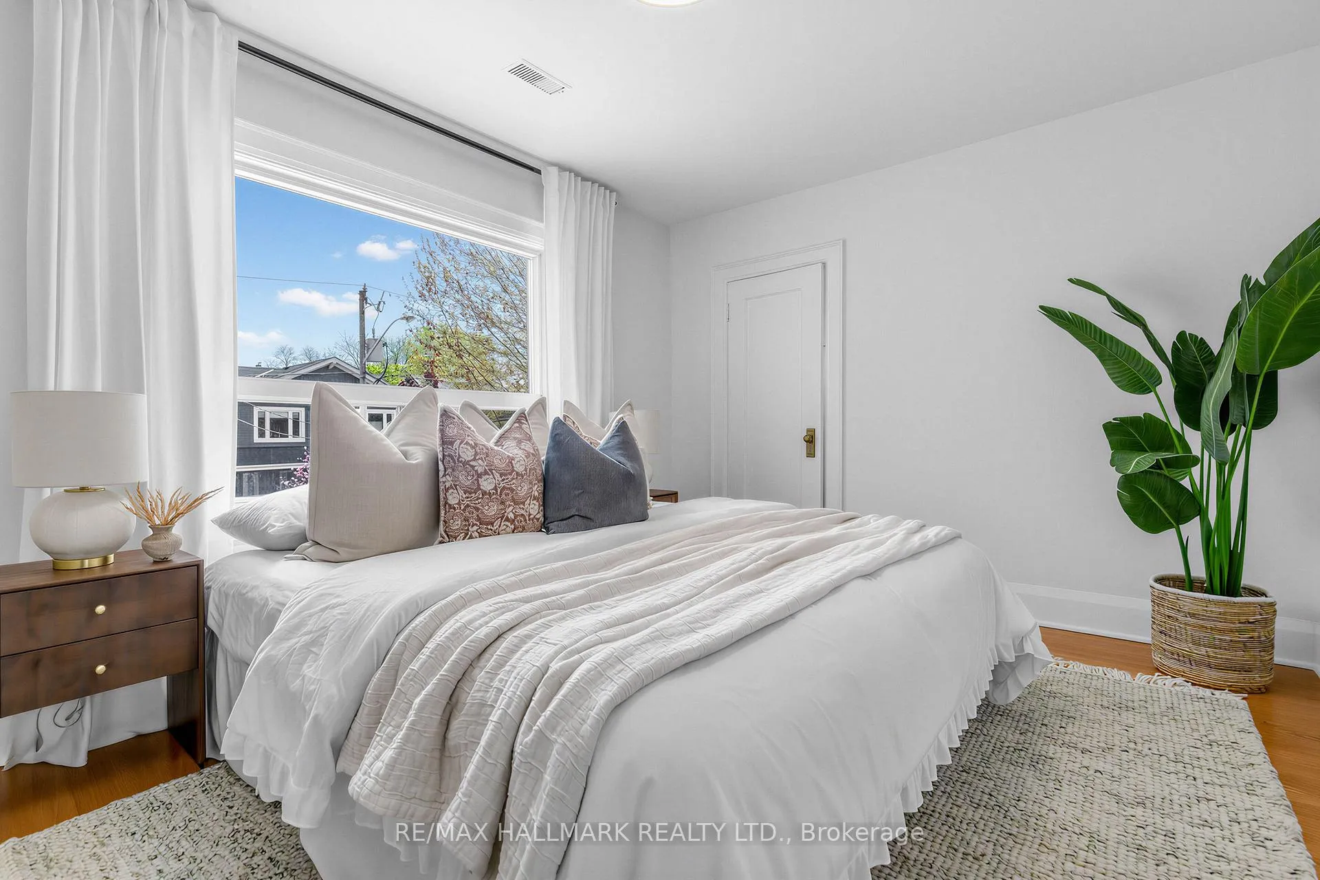 Photo 22 of 34 Springdale Boulevard, Toronto, Danforth Village-East York — HOMEH