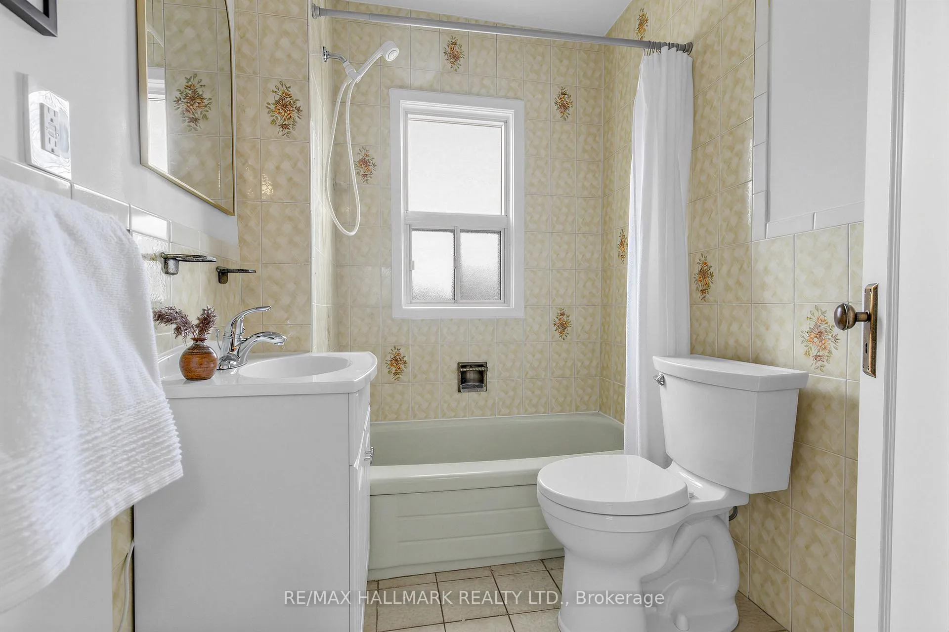 Photo 24 of 34 Springdale Boulevard, Toronto, Danforth Village-East York — HOMEH