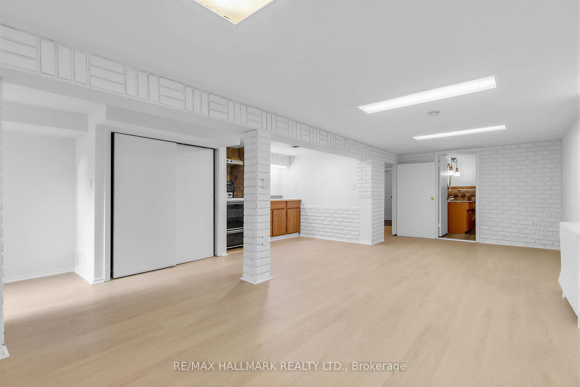 Photo 26 of 34 Springdale Boulevard, Toronto, Danforth Village-East York — HOMEH
