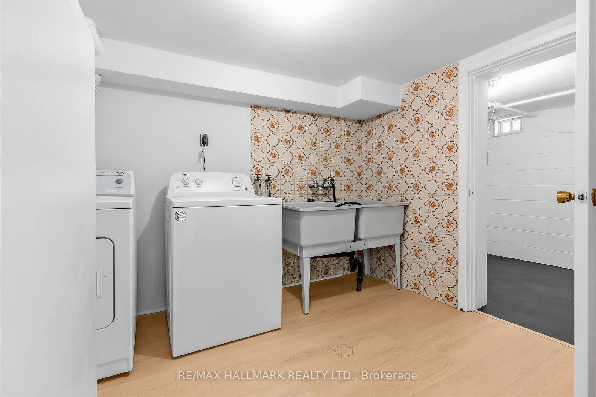 Photo 27 of 34 Springdale Boulevard, Toronto, Danforth Village-East York — HOMEH