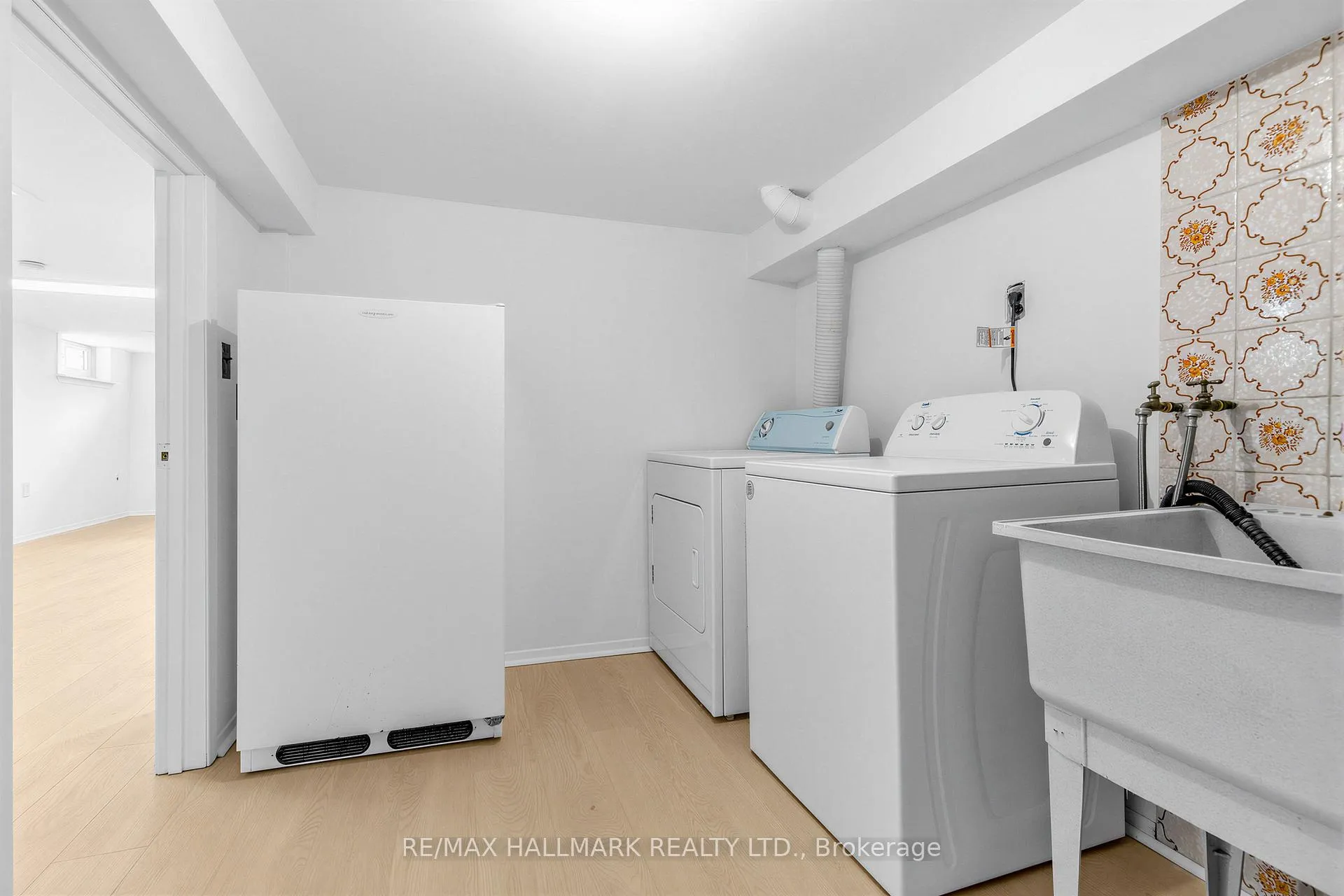 Photo 28 of 34 Springdale Boulevard, Toronto, Danforth Village-East York — HOMEH