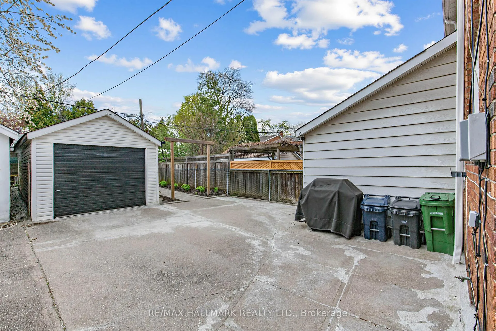 Photo 32 of 34 Springdale Boulevard, Toronto, Danforth Village-East York — HOMEH