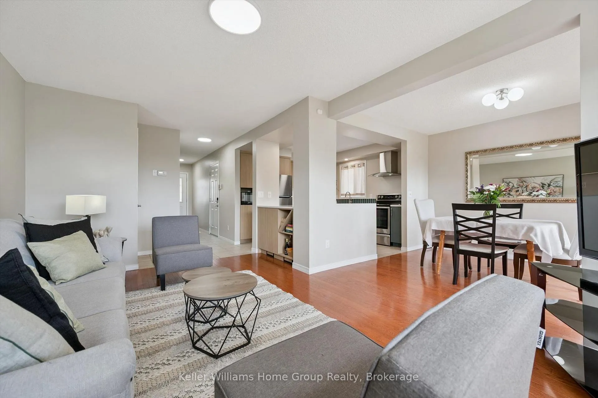 Photo 13 of 18 Silversmith Court, Guelph, Kortright West — HOMEH