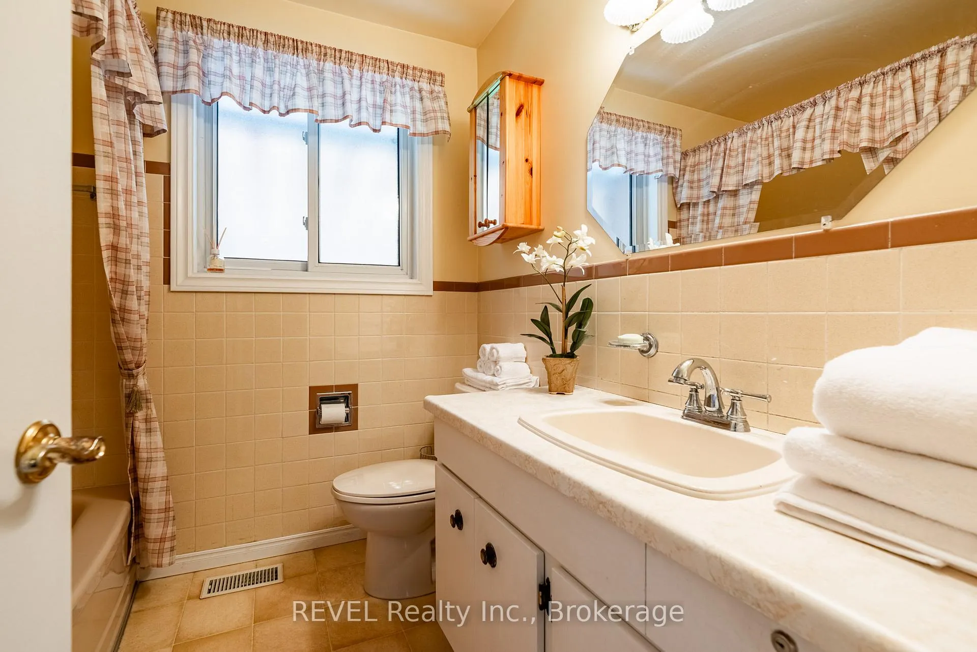 Photo 19 of 6 Harcove Street, St. Catharines, Vine/Linwell — HOMEH