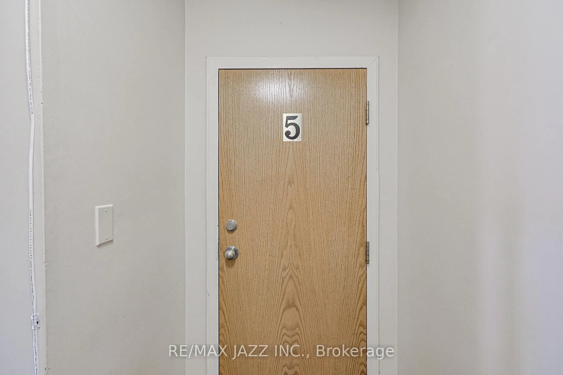 Photo 4 of Unit 5, 61 Aberdeen Street, Oshawa, O'Neill — HOMEH