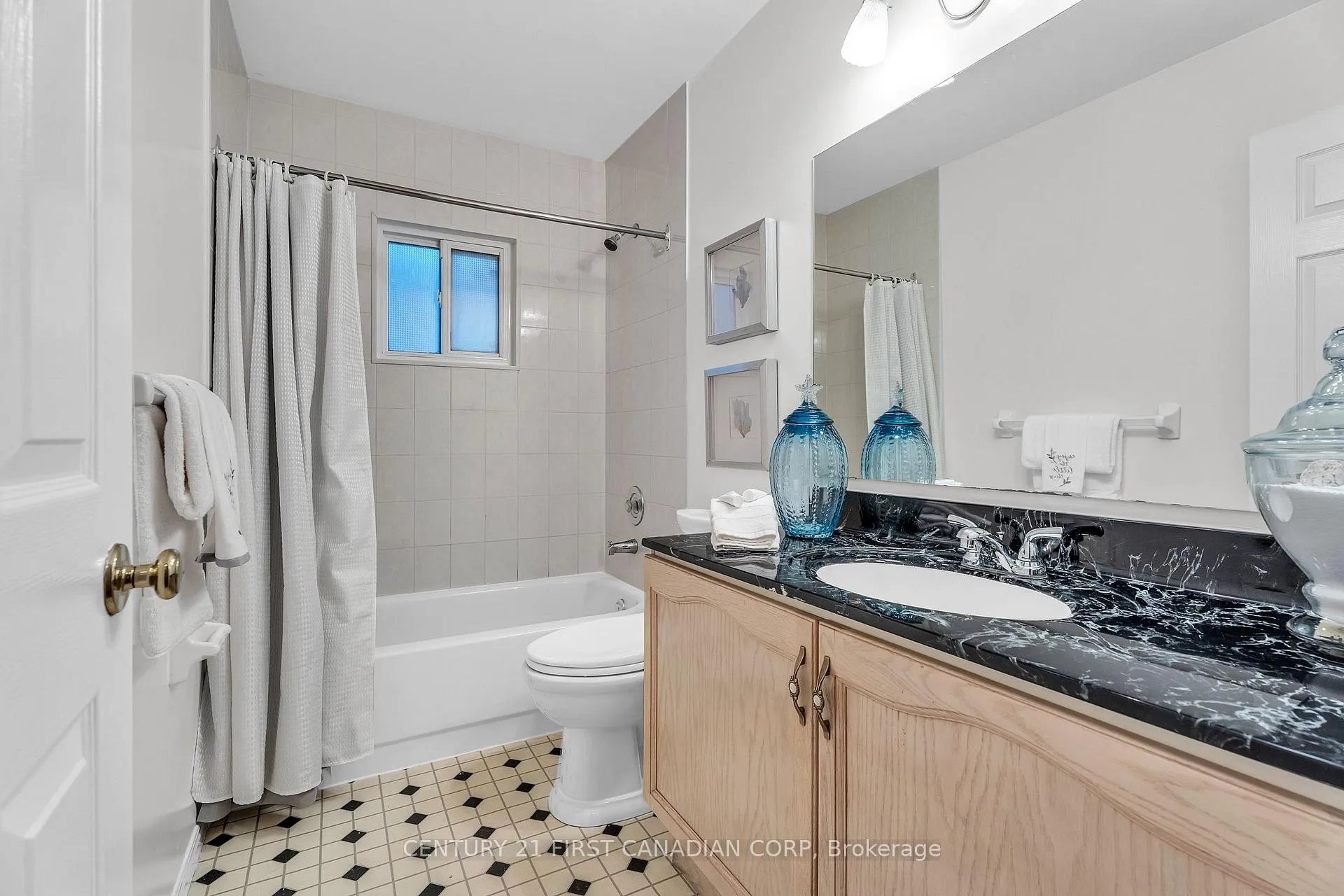 Photo 17 of 293 Blue Forest Drive, London, North I — HOMEH