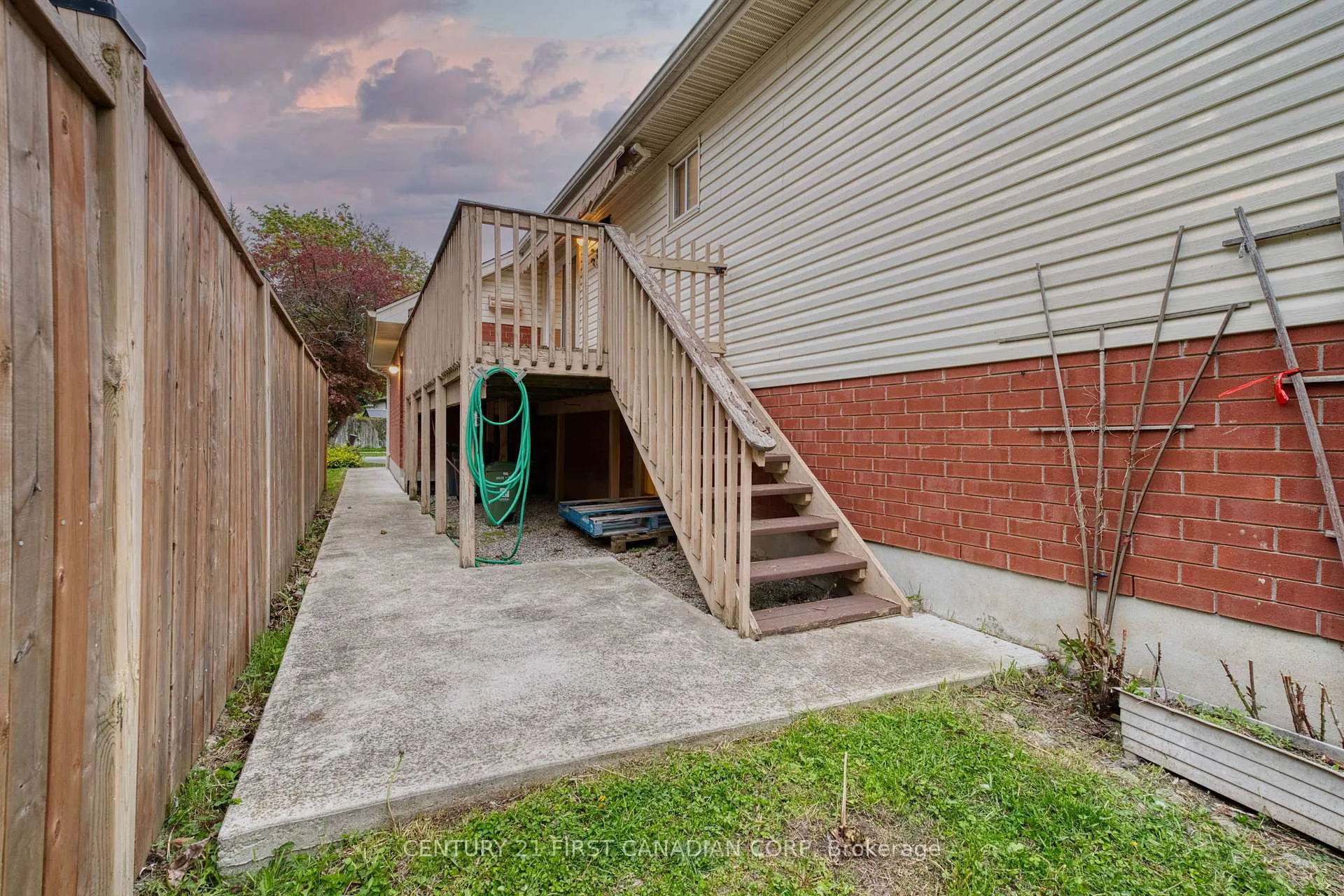 Photo 32 of 293 Blue Forest Drive, London, North I — HOMEH