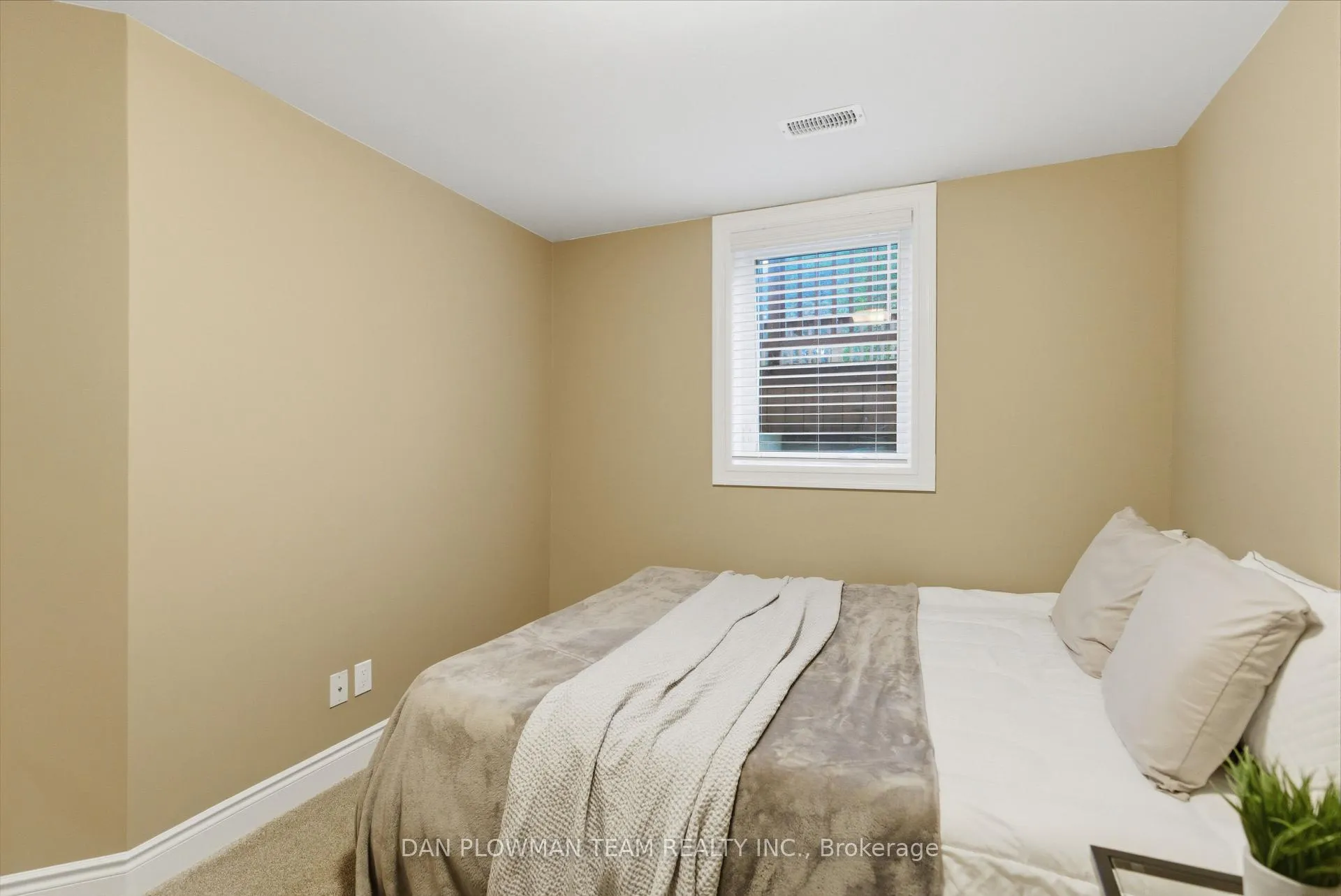 Photo 36 of 122 Robert Adams Drive, Clarington, Courtice — HOMEH