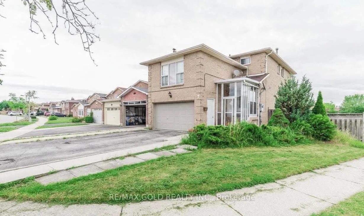 Photo 2 of 7 Metzak Drive, Brampton, Heart Lake West — HOMEH