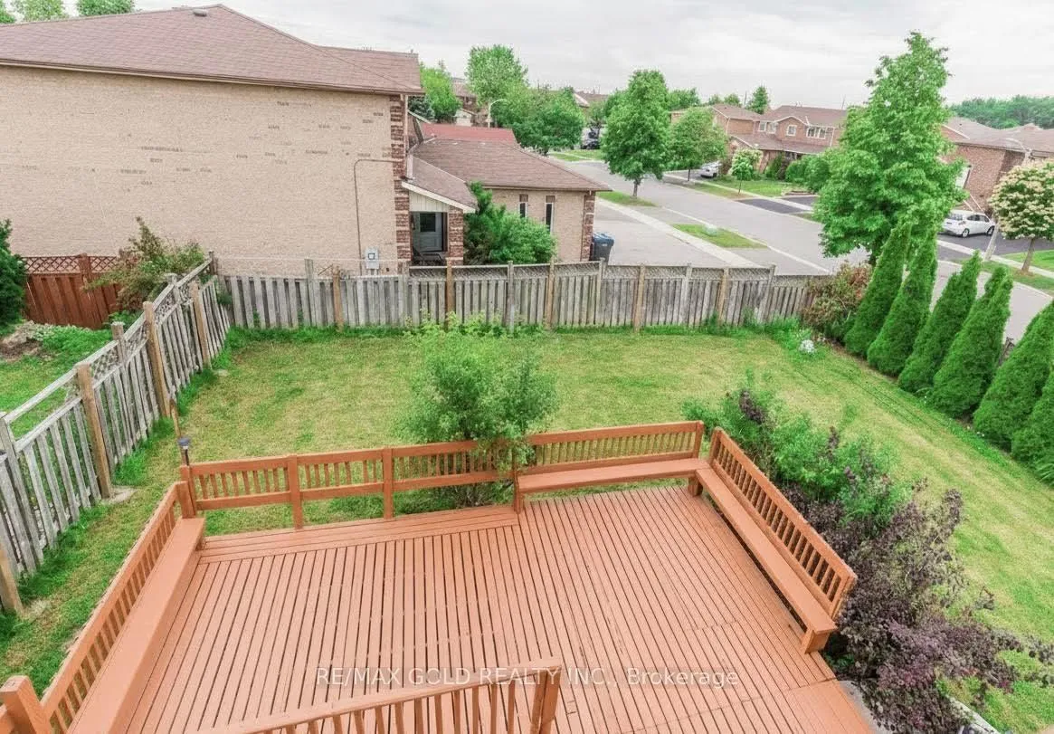 Photo 3 of 7 Metzak Drive, Brampton, Heart Lake West — HOMEH
