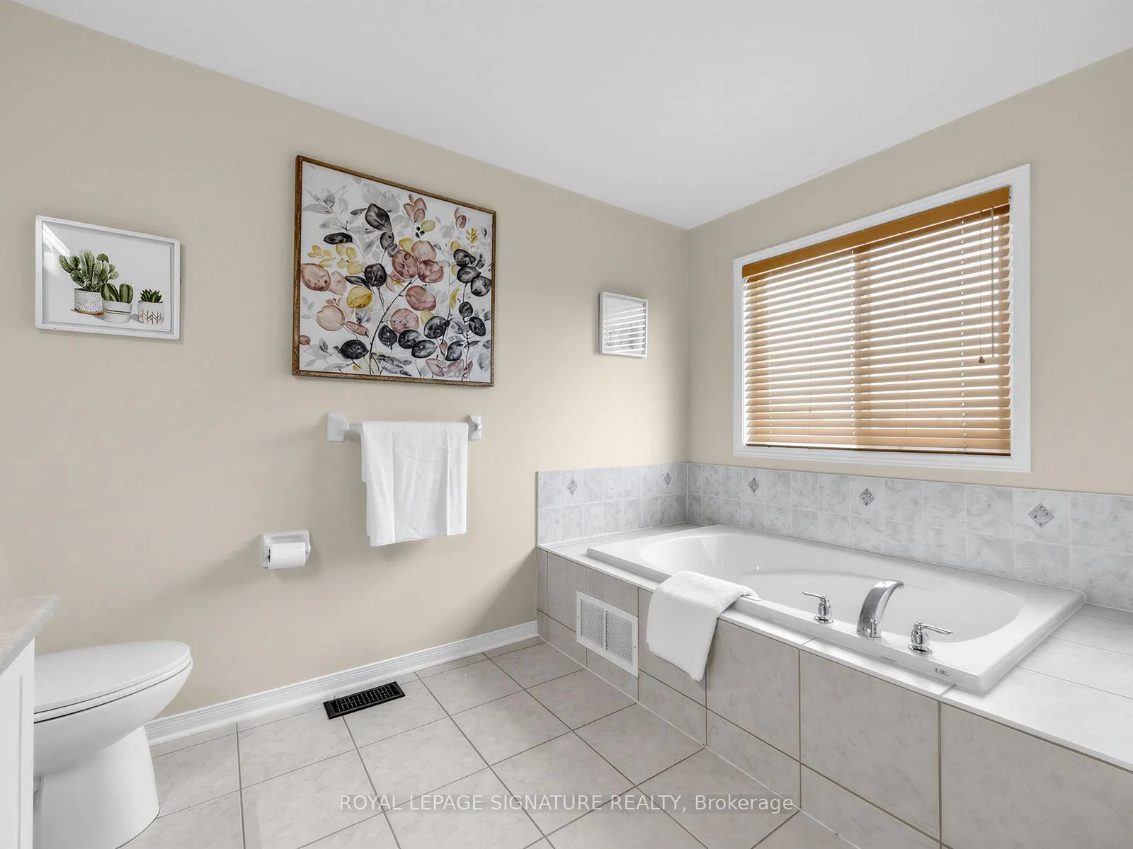 Photo 28 of 74 Styles Crescent, Ajax, Northeast Ajax — HOMEH