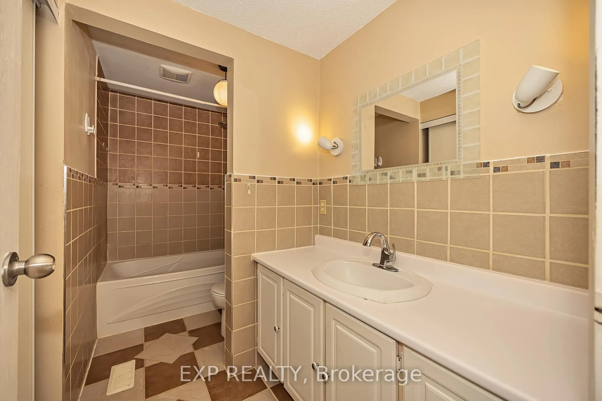 Photo 14 of Unit 111, 860 Cahill Drive W, Ottawa, Hunt Club — HOMEH