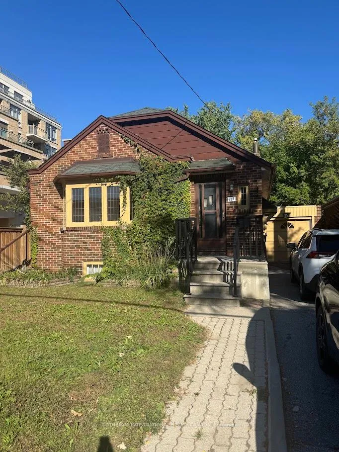 Front of 931 Royal York Road