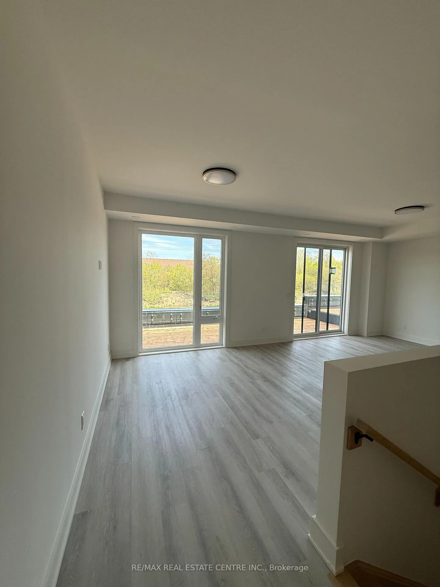 Photo 7 of 102 Everett Common, St. Catharines, Oakdale — HOMEH