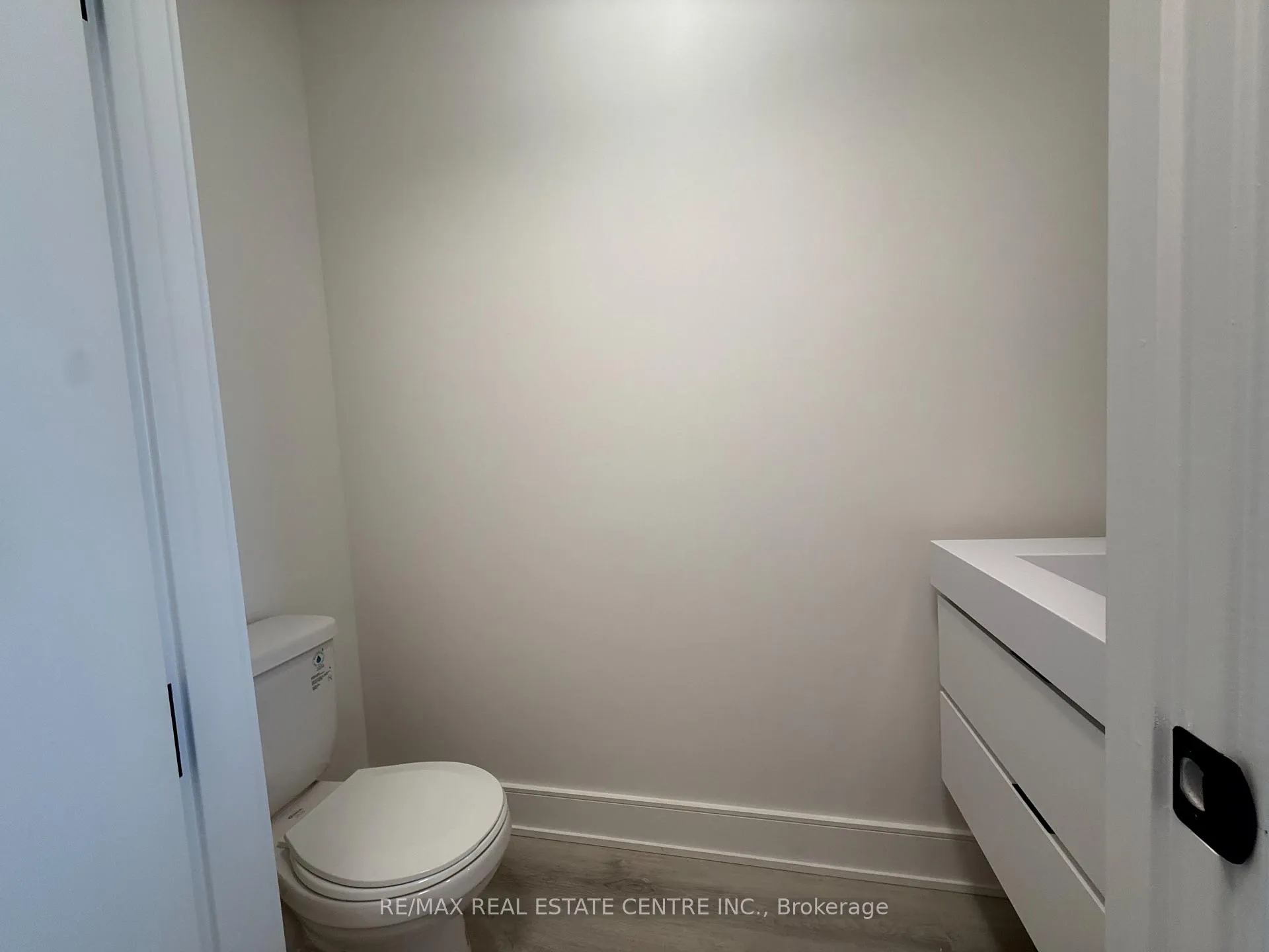 Photo 10 of 102 Everett Common, St. Catharines, Oakdale — HOMEH