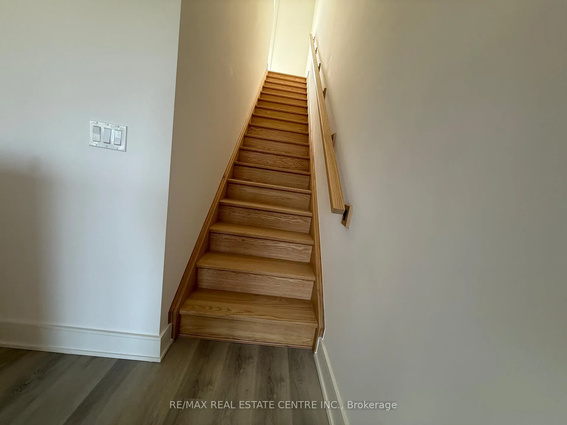 Photo 11 of 102 Everett Common, St. Catharines, Oakdale — HOMEH