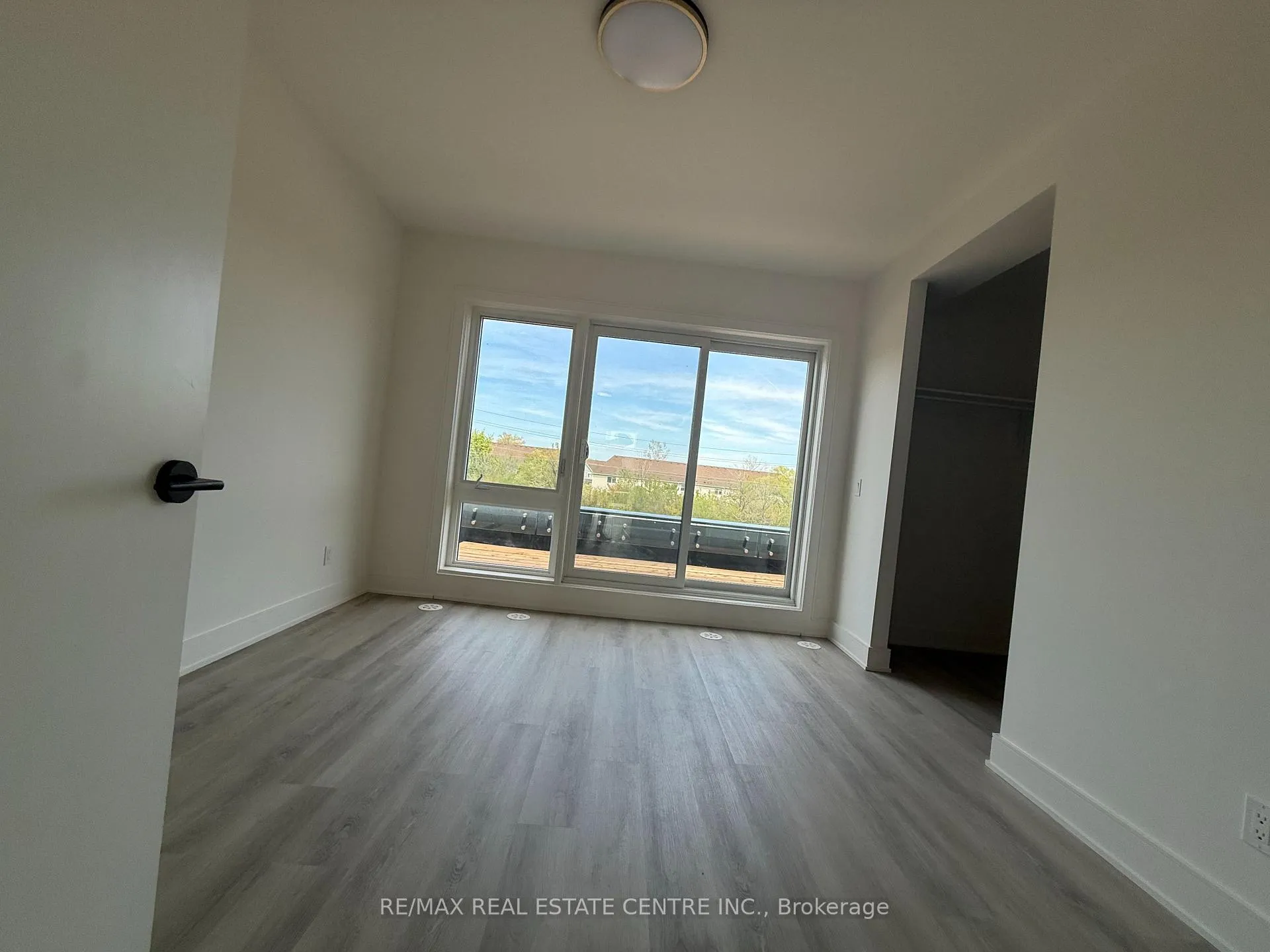 Photo 19 of 102 Everett Common, St. Catharines, Oakdale — HOMEH
