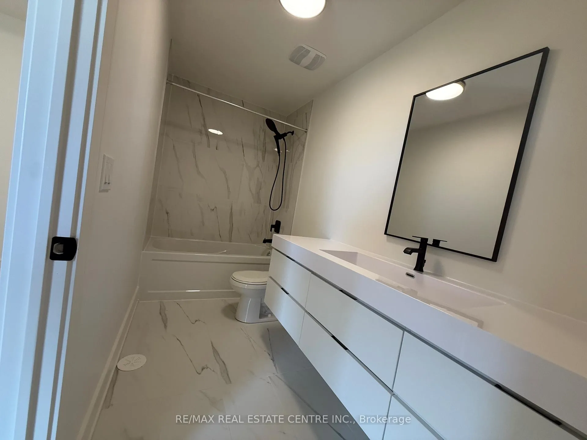 Photo 23 of 102 Everett Common, St. Catharines, Oakdale — HOMEH