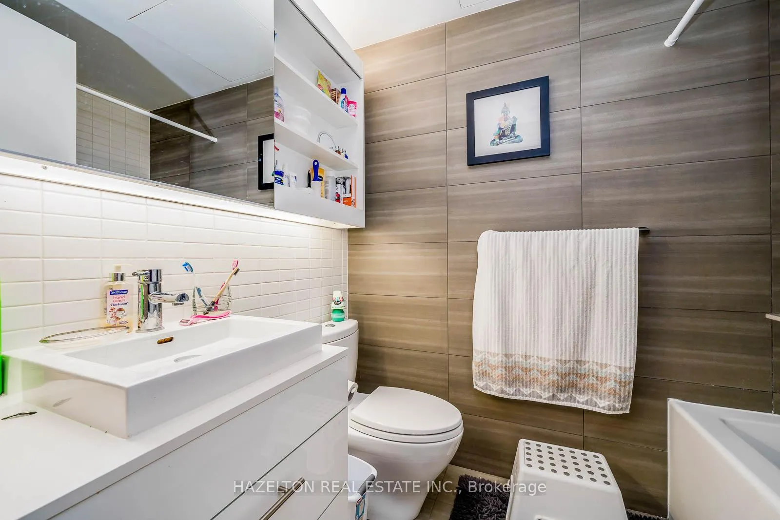 Photo 13 of Unit 423, 32 Trolley Crescent, Toronto, Moss Park — HOMEH